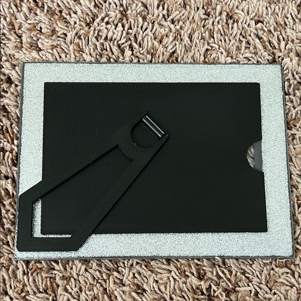 Photo Frame with Silver Border - Picture 2 of 2